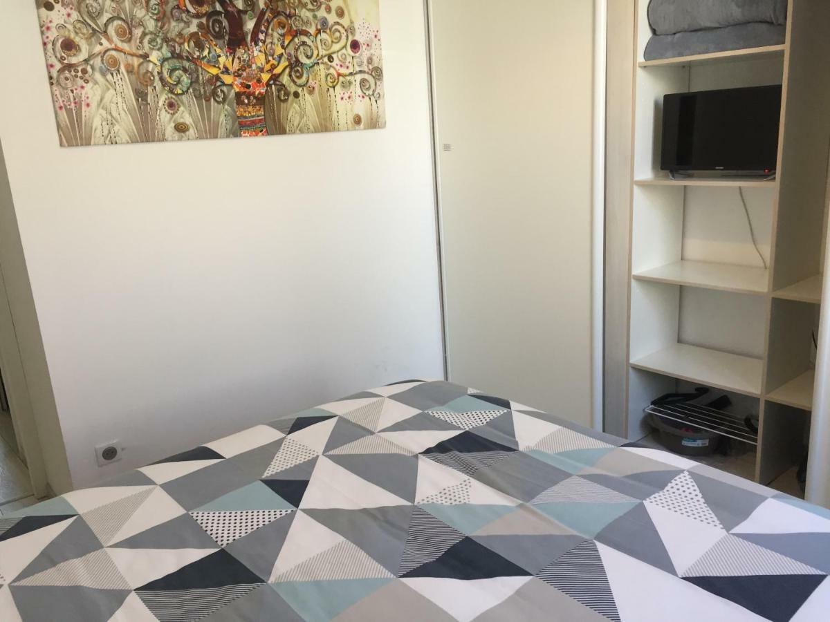 Apartment Lot Of Bed